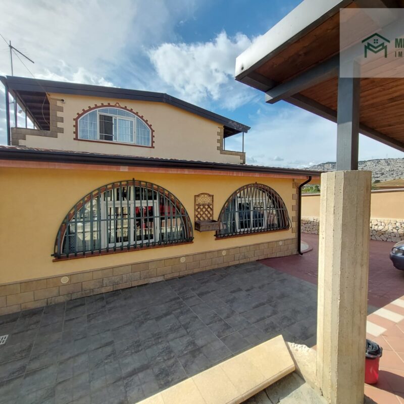 Villetta bifamiliare in vendita in via Volpicelli, 46 Belvedere, Siracusa