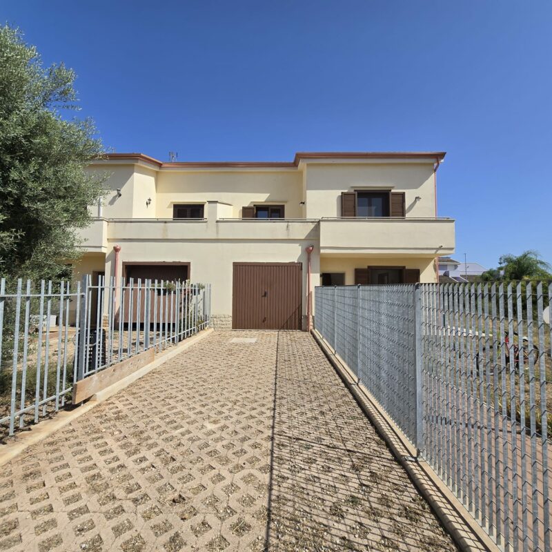 Villetta bifamiliare in vendita in Via dello Sparviero s.n.c Carrozziere, Siracusa